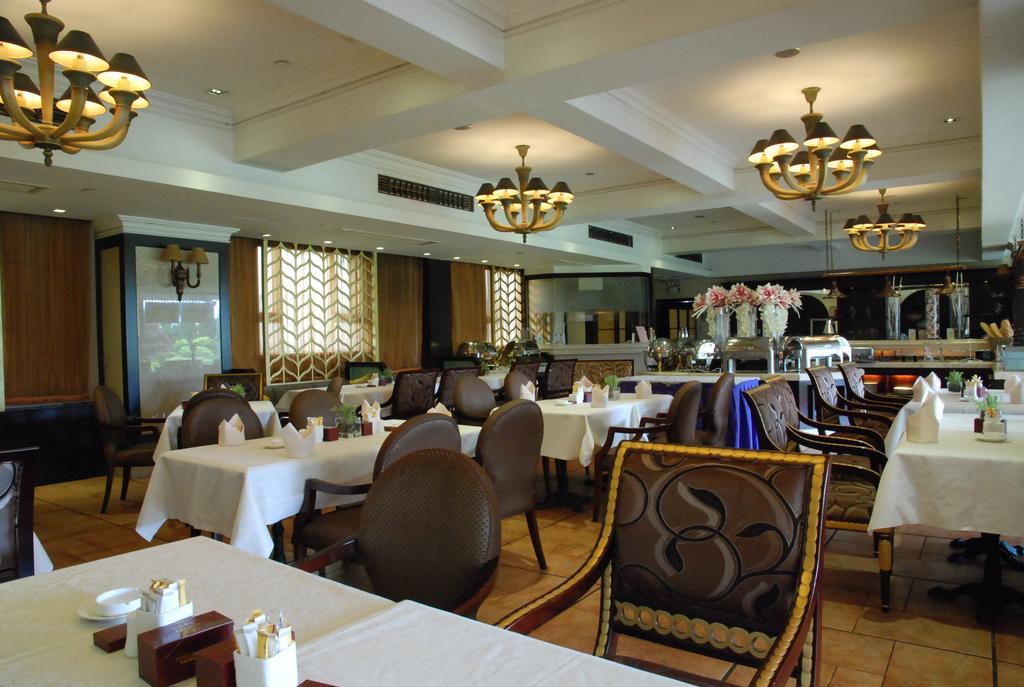 דונגגואן 东莞君兰酒店 Grand Land Hotel מראה חיצוני תמונה