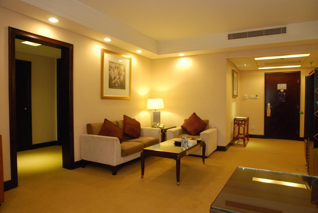 דונגגואן 东莞君兰酒店 Grand Land Hotel מראה חיצוני תמונה