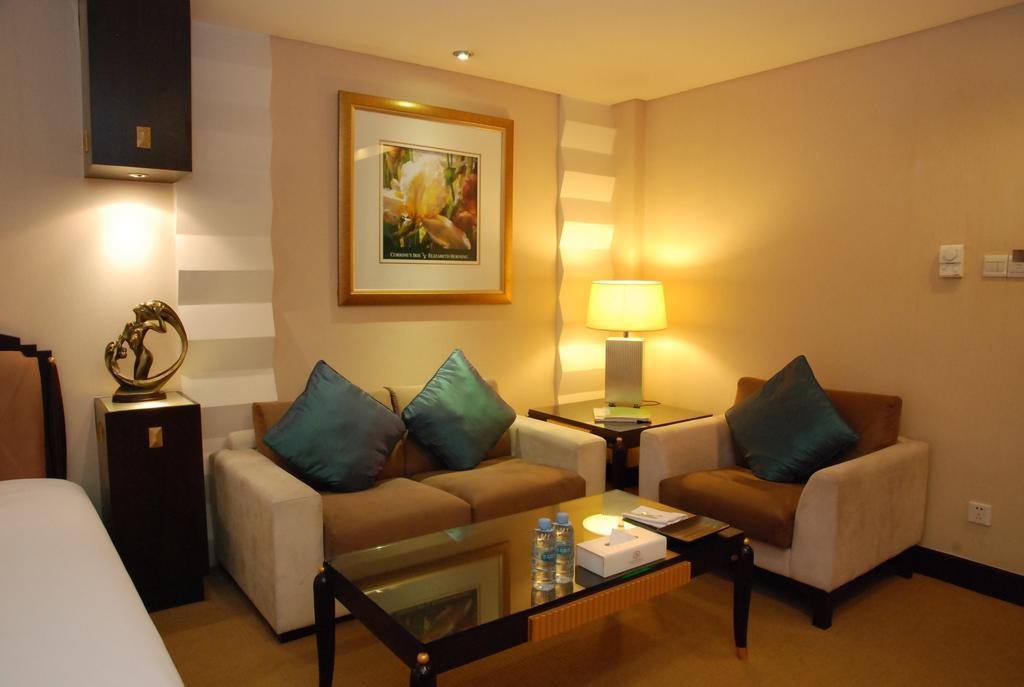 דונגגואן 东莞君兰酒店 Grand Land Hotel מראה חיצוני תמונה