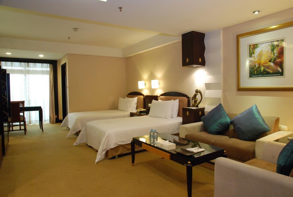 דונגגואן 东莞君兰酒店 Grand Land Hotel מראה חיצוני תמונה