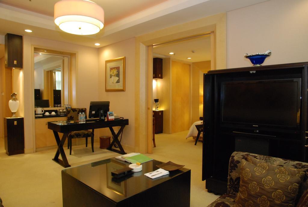 דונגגואן 东莞君兰酒店 Grand Land Hotel מראה חיצוני תמונה