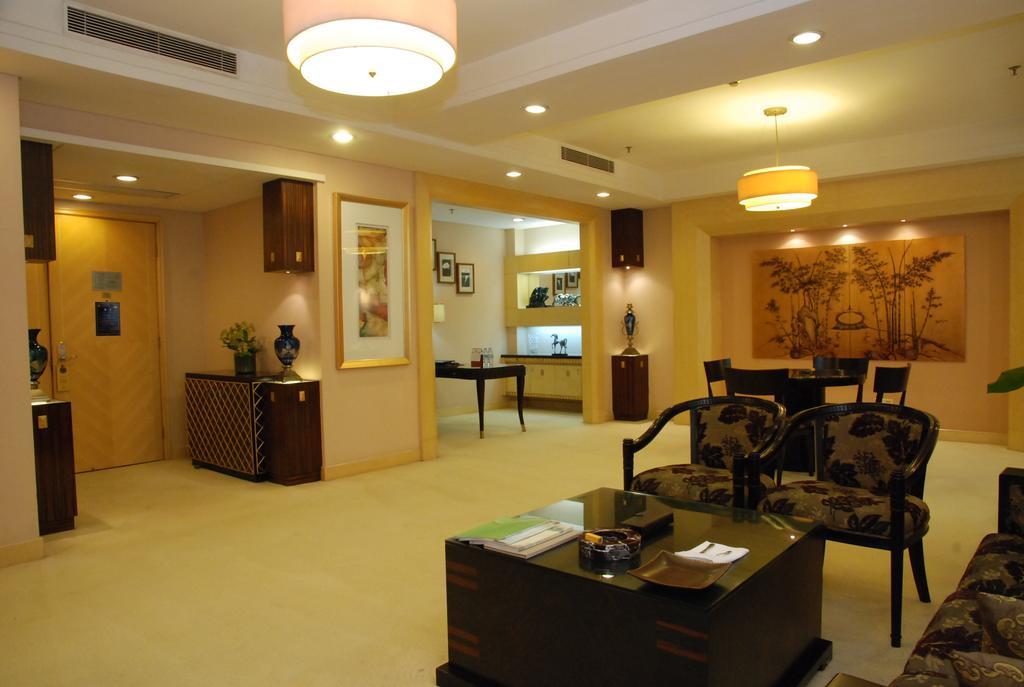 דונגגואן 东莞君兰酒店 Grand Land Hotel מראה חיצוני תמונה