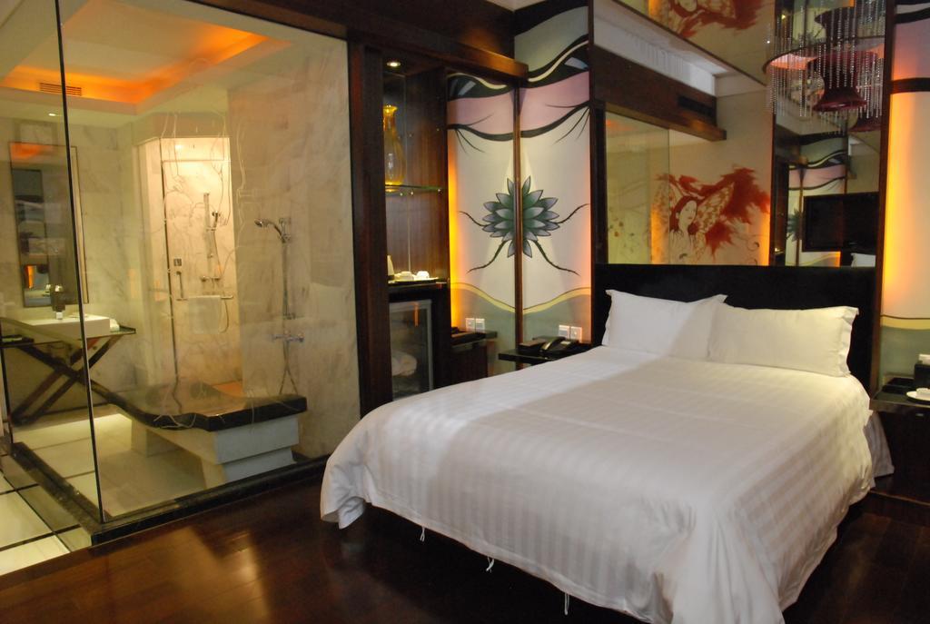 דונגגואן 东莞君兰酒店 Grand Land Hotel מראה חיצוני תמונה