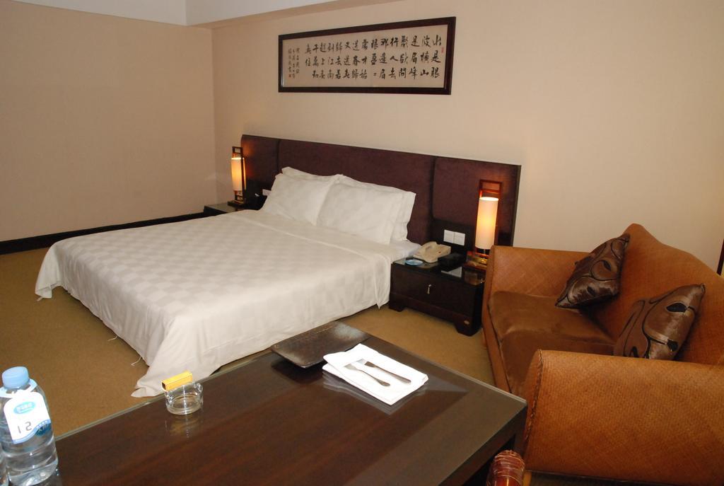 דונגגואן 东莞君兰酒店 Grand Land Hotel מראה חיצוני תמונה