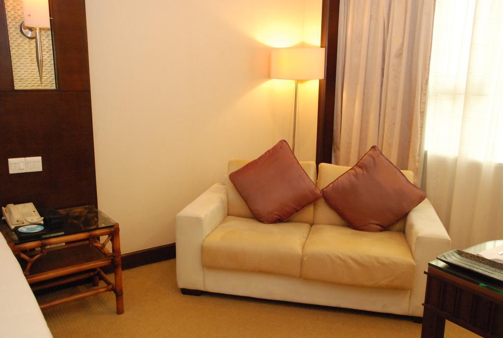 דונגגואן 东莞君兰酒店 Grand Land Hotel מראה חיצוני תמונה