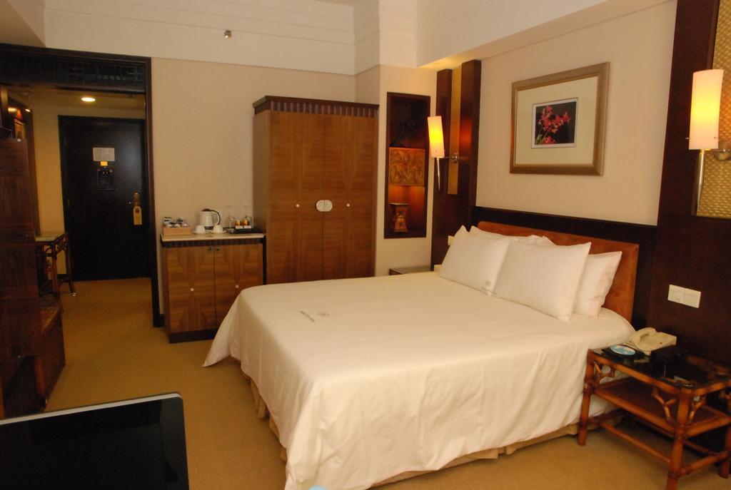דונגגואן 东莞君兰酒店 Grand Land Hotel מראה חיצוני תמונה
