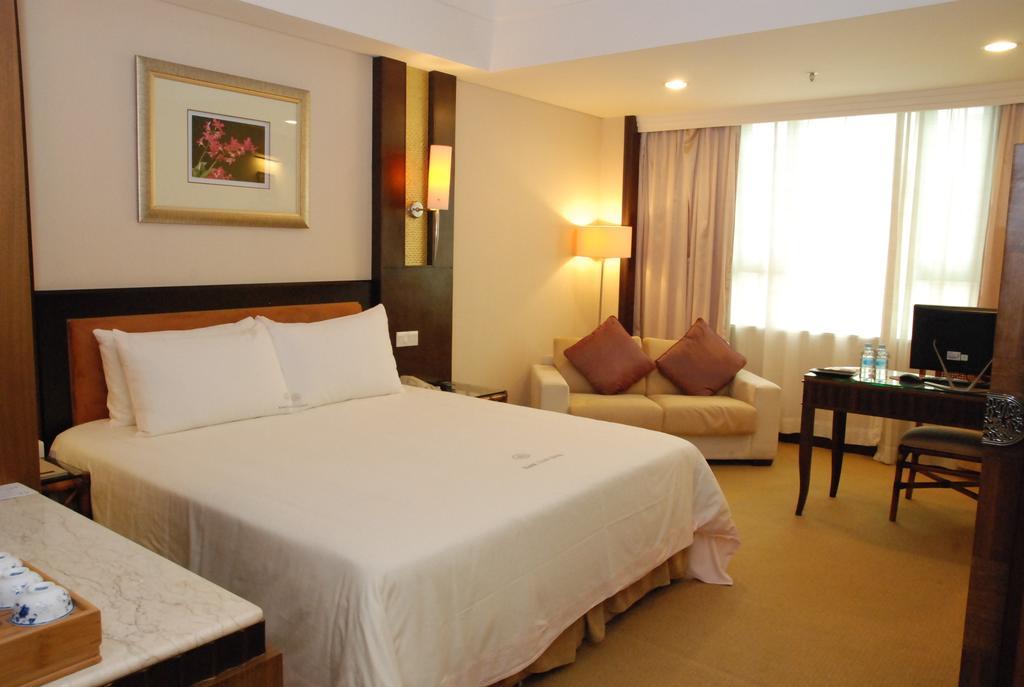 דונגגואן 东莞君兰酒店 Grand Land Hotel מראה חיצוני תמונה