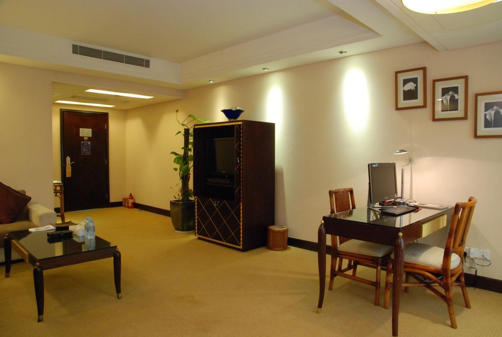 דונגגואן 东莞君兰酒店 Grand Land Hotel מראה חיצוני תמונה