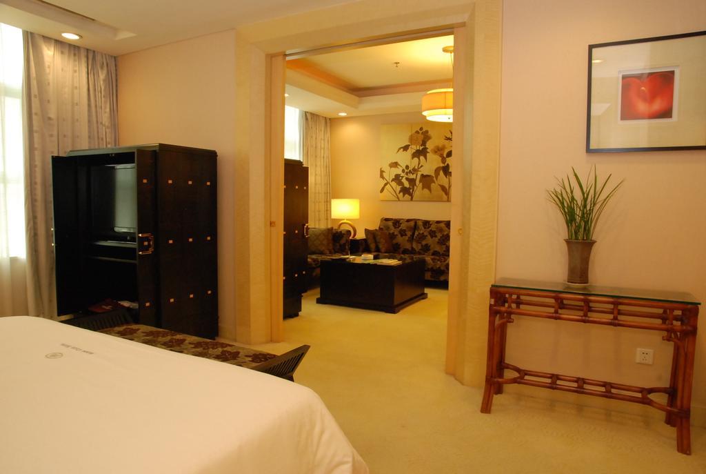 דונגגואן 东莞君兰酒店 Grand Land Hotel מראה חיצוני תמונה
