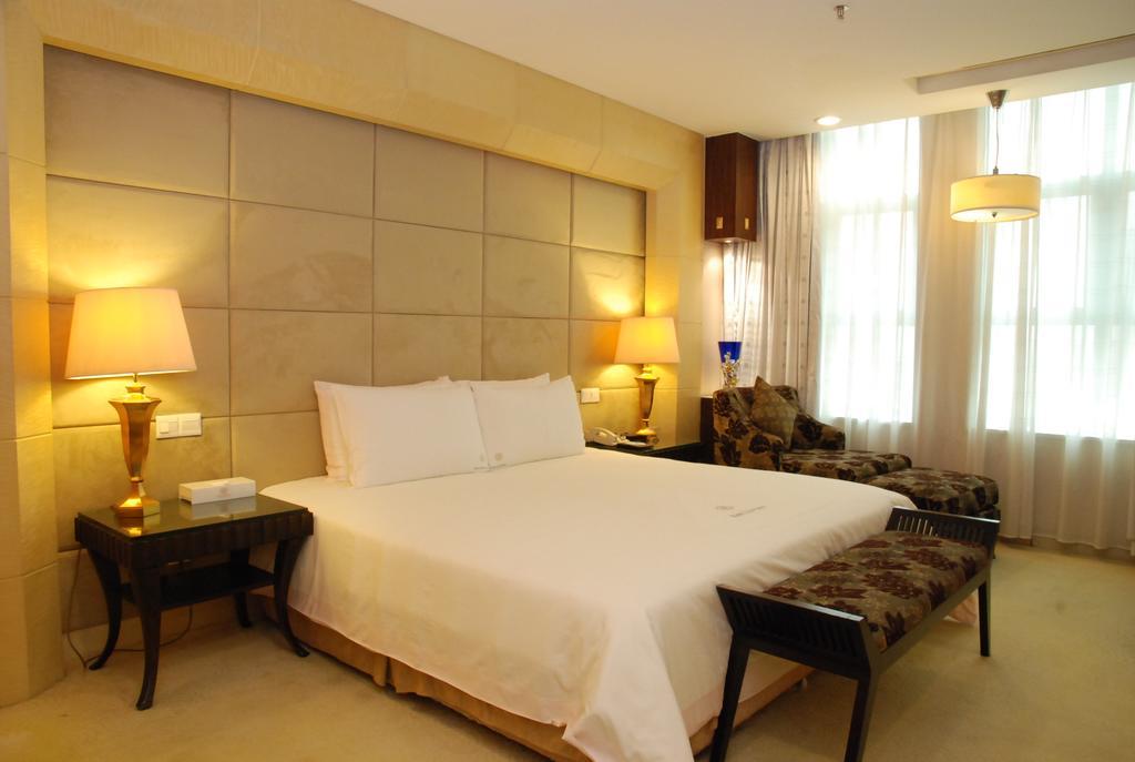 דונגגואן 东莞君兰酒店 Grand Land Hotel מראה חיצוני תמונה