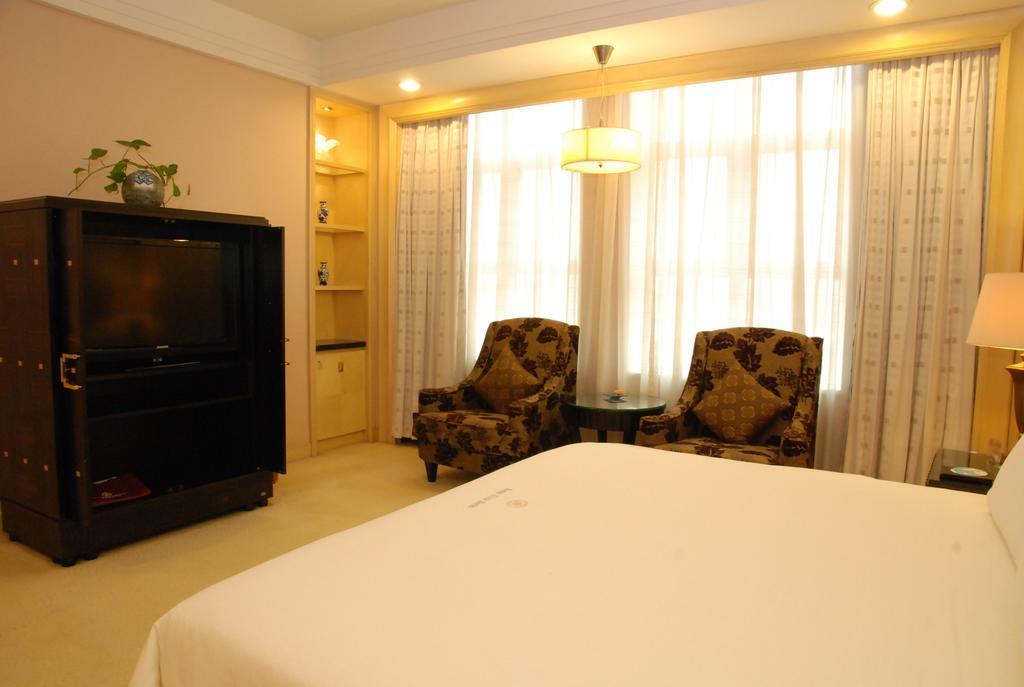 דונגגואן 东莞君兰酒店 Grand Land Hotel מראה חיצוני תמונה