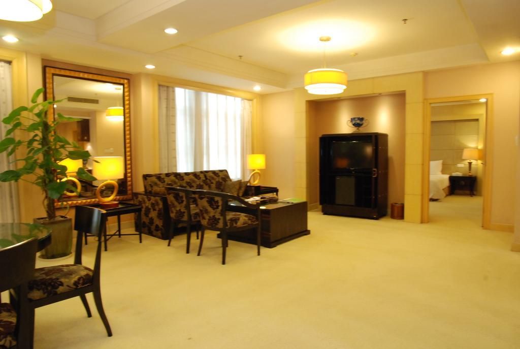 דונגגואן 东莞君兰酒店 Grand Land Hotel מראה חיצוני תמונה