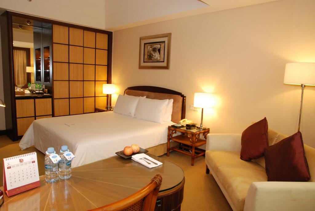 דונגגואן 东莞君兰酒店 Grand Land Hotel מראה חיצוני תמונה