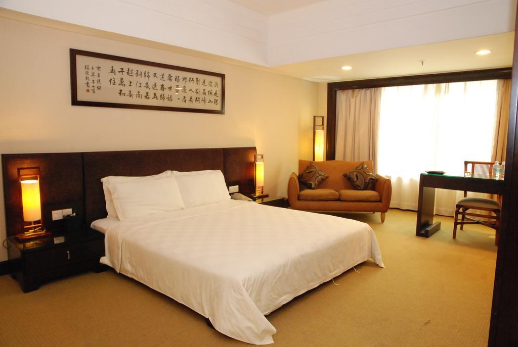 דונגגואן 东莞君兰酒店 Grand Land Hotel מראה חיצוני תמונה