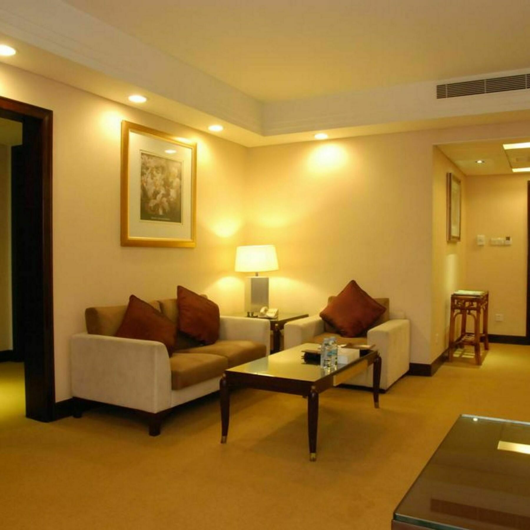 דונגגואן 东莞君兰酒店 Grand Land Hotel מראה חיצוני תמונה