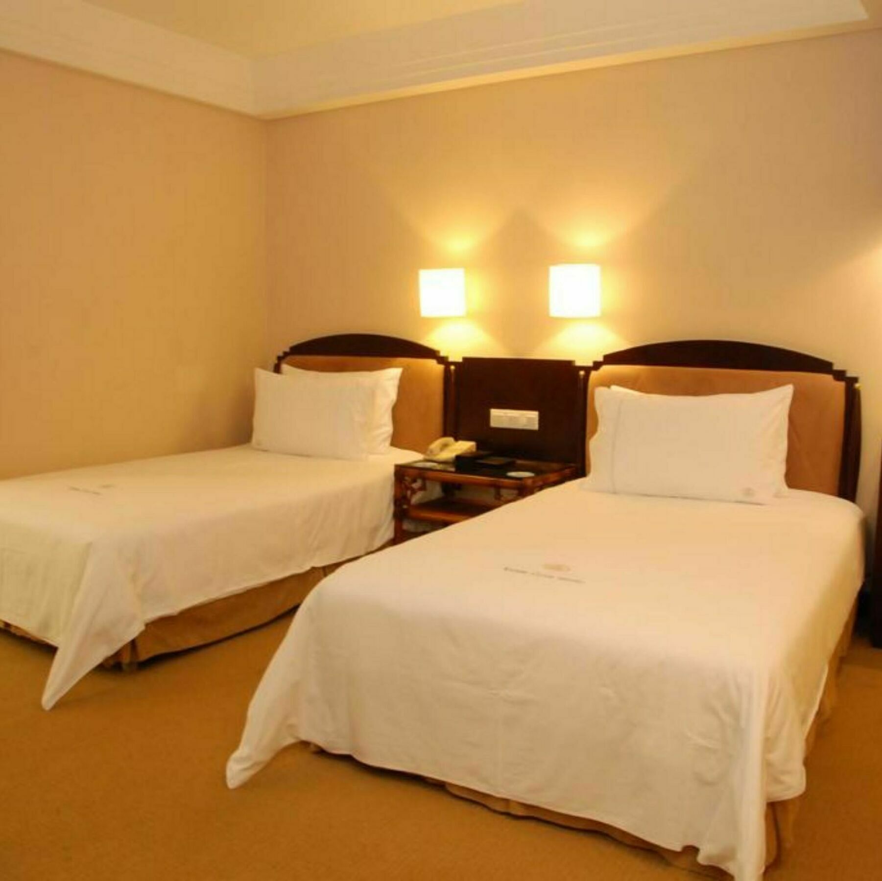 דונגגואן 东莞君兰酒店 Grand Land Hotel מראה חיצוני תמונה