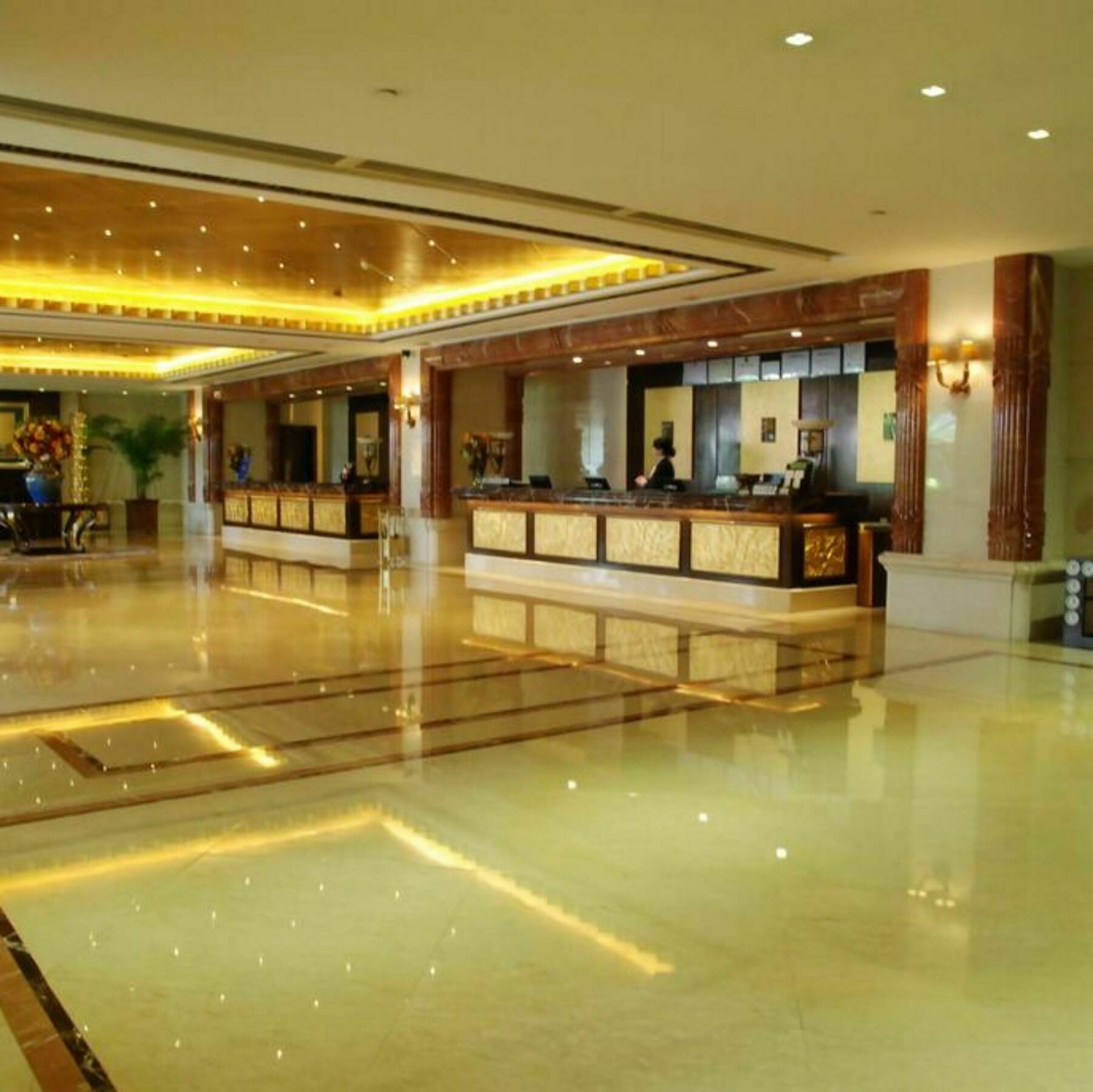 דונגגואן 东莞君兰酒店 Grand Land Hotel מראה חיצוני תמונה